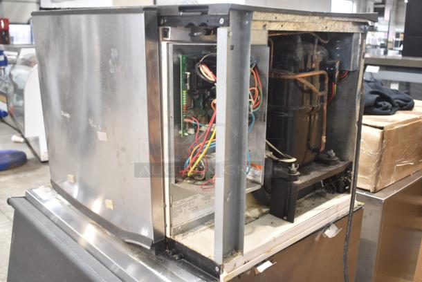 Manitowoc SY0604A Stainless Steel Commercial Ice Head on Commercial Ice Bin. 208-230 Volts, 1 Phase. - Image 4 of 8