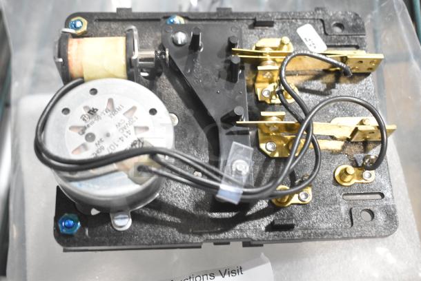 BRAND NEW SCRATCH AND DENT! HP502115A Beverage-Air 502-115A Defrost Timer - Image 5 of 7