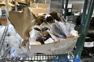 BRAND NEW SCRATCH AND DENT! Lot of Various Items Including Knives