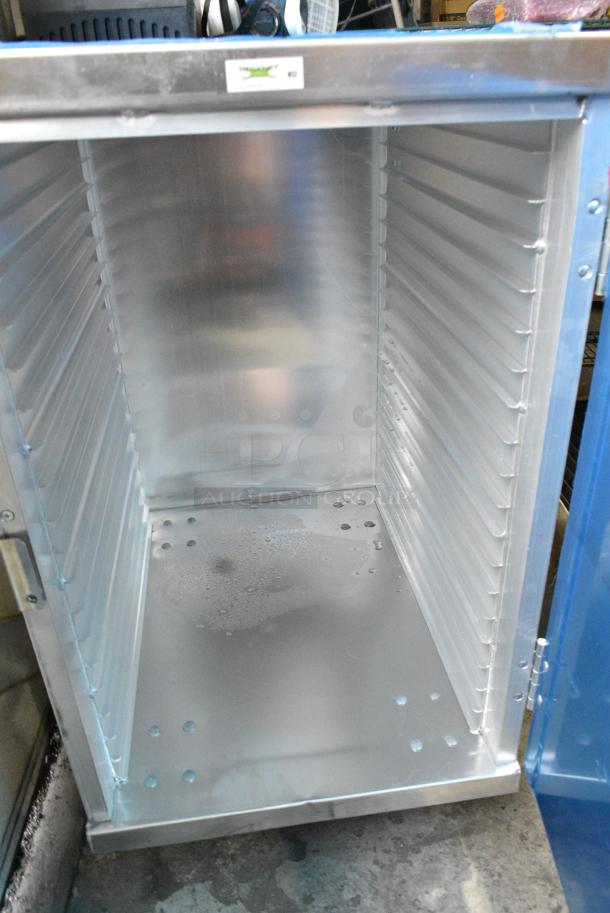 BRAND NEW SCRATCH AND DENT! Regency 600AEC1820 20 Pan End Load Enclosed Bun / Sheet Pan Rack with Clear Acrylic Door - Welded - Image 2 of 4