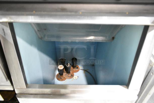 Hoshizaki KM-320MAHStainless Steel Commercial Ice Head on Commercial Bin.  115-120 Volts, 1 Phase. - Image 2 of 4