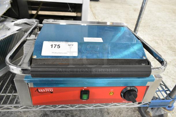 BRAND NEW SCRATCH AND DENT! 2024 Avantco 177PG200 Commercial Panini Sandwich Grill with Smooth Plates and 13 3/8" x 8 3/4" Cooking Surface. 120 Volts, 1 Phase. Tested and Working! - Image 1 of 4
