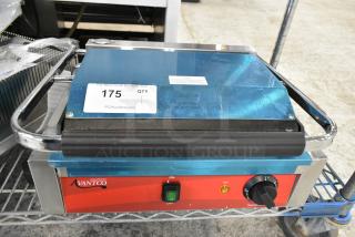 BRAND NEW SCRATCH AND DENT! 2024 Avantco 177PG200 Commercial Panini Sandwich Grill with Smooth Plates and 13 3/8" x 8 3/4" Cooking Surface. 120 Volts, 1 Phase. Tested and Working!