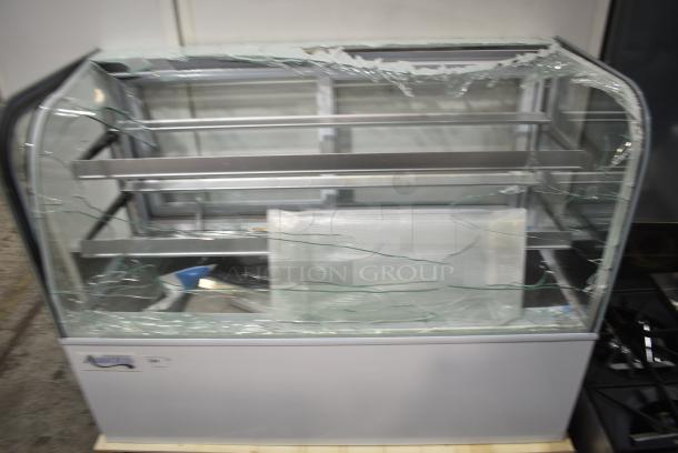BRAND NEW SCRATCH AND DENT! Avantco Metal Commercial Deli Display Case Merchandiser. See Pictures for Broken Glass. Tested and Powers On But Does Not Get Cold - Image 1 of 5
