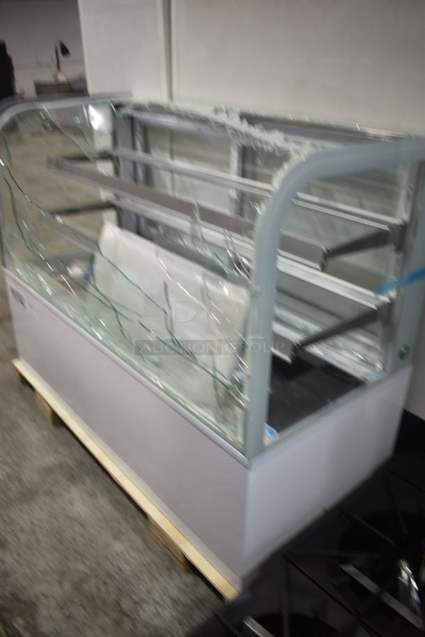 BRAND NEW SCRATCH AND DENT! Avantco Metal Commercial Deli Display Case Merchandiser. See Pictures for Broken Glass. Tested and Powers On But Does Not Get Cold - Image 3 of 5
