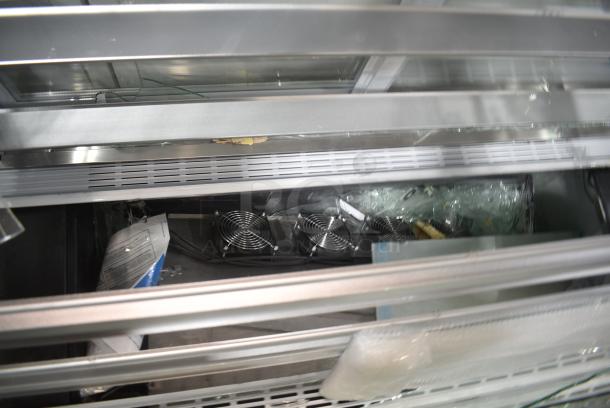 BRAND NEW SCRATCH AND DENT! Avantco Metal Commercial Deli Display Case Merchandiser. See Pictures for Broken Glass. Tested and Powers On But Does Not Get Cold - Image 5 of 5