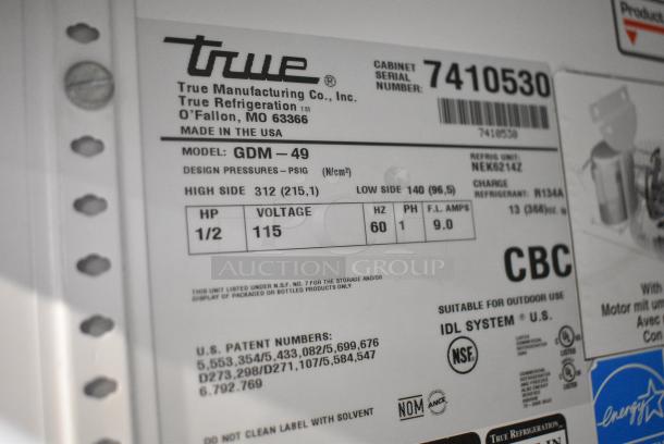 True GDM-49 Metal Commercial 2 Door Reach In Cooler Merchandiser w/ Poly Coated Racks. 115 Volts, 1 Phase. Tested and Working! - Image 7 of 7