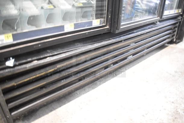 True GDM-72-HC Metal Commercial 3 Door Reach In Cooler Merchandiser w/ Poly Coated Racks. 115 Volts, 1 Phase. Tested and Working! - Image 4 of 9