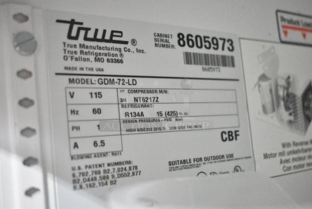 True GDM-72-HC Metal Commercial 3 Door Reach In Cooler Merchandiser w/ Poly Coated Racks. 115 Volts, 1 Phase. Tested and Working! - Image 9 of 9