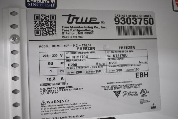 2017 True GDM-49F-HC Metal Commercial 2 Door Reach In Freezer Merchandiser w/ Poly Coated Racks. 115/208-230 Volts, 1 Phase. Tested and Working! - Image 5 of 6