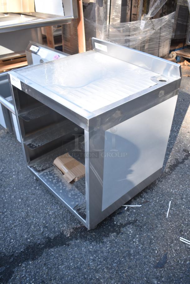 BRAND NEW SCRATCH AND DENT! Regency 600GRSU2324C Stainless Steel Corrugated Top Glass Rack Storage Unit - 23" x 24" - Image 3 of 8