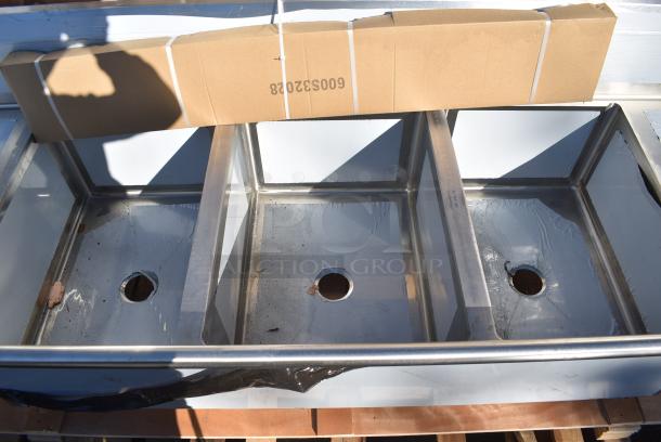 BRAND NEW SCRATCH AND DENT! Regency Stainless Steel 3 Bay Sink w/ Dual Drain Boards. - Image 4 of 7