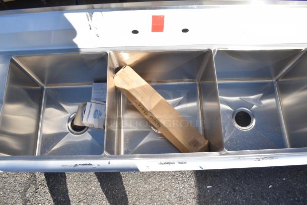 BRAND NEW SCRATCH AND DENT! Advance Tabco FC-3-1818-18RL Three Compartment Stainless Steel Commercial Sink with Two Drainboards - 90" Long, 18" x 18" x 14" Compartments - Image 4 of 9
