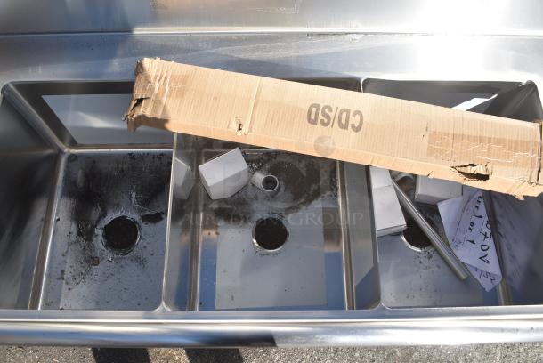 BRAND NEW SCRATCH AND DENT! Regency 600DDTS384LFT 16-Gauge 7' Soiled / Dirty Dish Table with 3-Compartment Sink - 16" x 20" x 14" Bowls - Left Drainboard - Image 4 of 6
