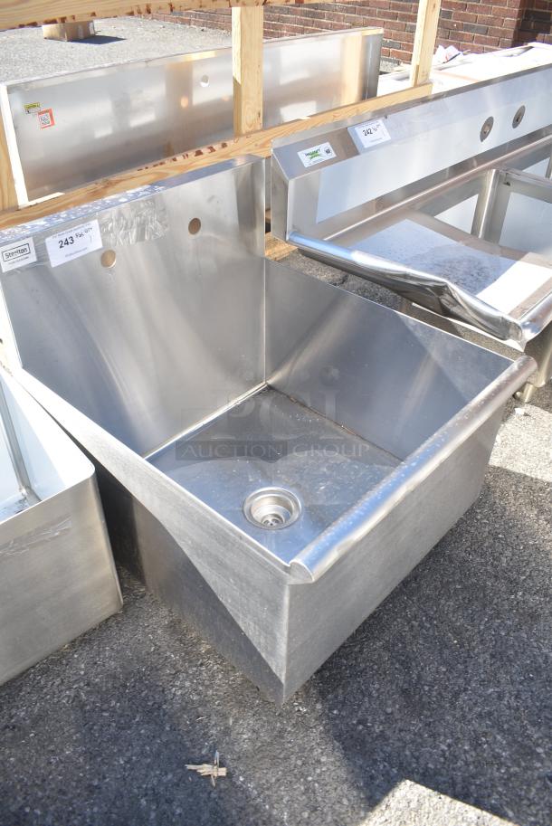 BRAND NEW SCRATCH AND DENT! Steelton 522US12424 24" x 24" x 14" Utility Sink for (1) 8" Center Faucet. No Legs. - Image 2 of 6