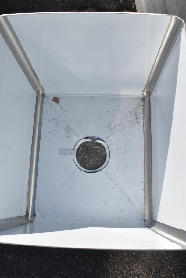 BRAND NEW SCRATCH AND DENT! Stainless Steel Single Bay Drop In Sink - Image 4 of 4