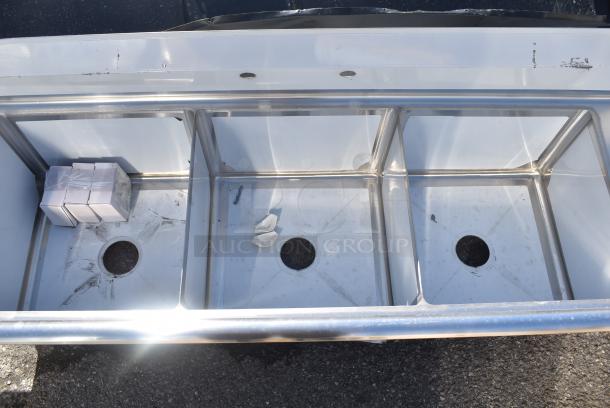 BRAND NEW SCRATCH AND DENT! Steelton 522CS31818LR 90" 18-Gauge Stainless Steel Three Compartment Commercial Sink with 2 Drainboards - 18" x 18" x 12" Bowls. No Legs. - Image 5 of 8