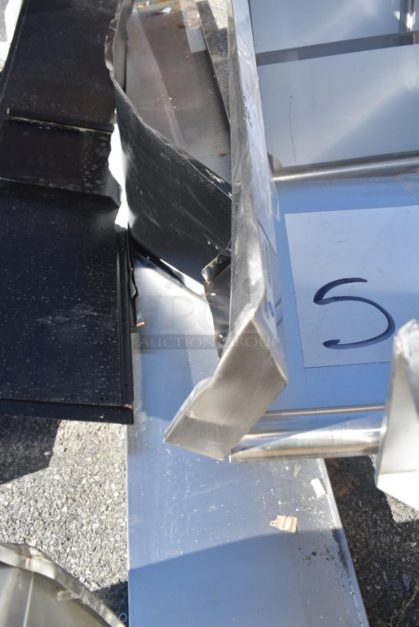 BRAND NEW SCRATCH AND DENT! Steelton 522CS31818LR 90" 18-Gauge Stainless Steel Three Compartment Commercial Sink with 2 Drainboards - 18" x 18" x 12" Bowls. No Legs. - Image 7 of 8