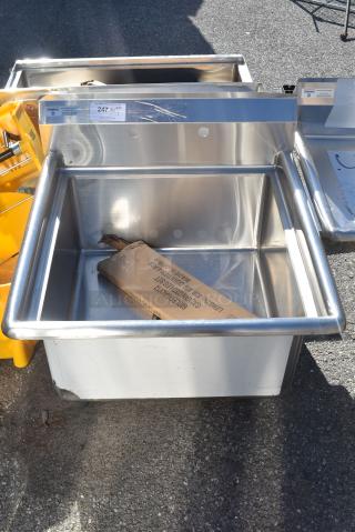 BRAND NEW SCRATCH AND DENT! Steelton 522CS12424 29 1/2" 18-Gauge Stainless Steel One Compartment Commercial Sink without Drainboard - 24" x 24" x 12" Bowl