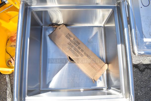 BRAND NEW SCRATCH AND DENT! Steelton 522CS12424 29 1/2" 18-Gauge Stainless Steel One Compartment Commercial Sink without Drainboard - 24" x 24" x 12" Bowl - Image 4 of 7