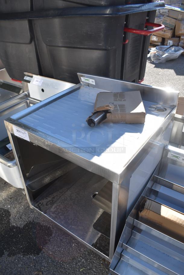 BRAND NEW SCRATCH AND DENT! Regency 600GRSU2324C Stainless Steel Corrugated Top Glass Rack Storage Unit - 23" x 24" - Image 3 of 7
