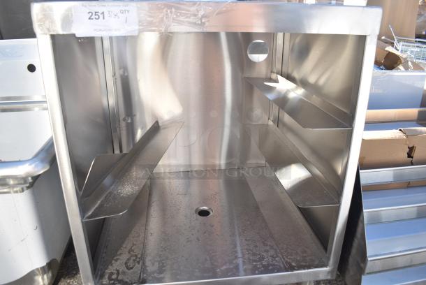 BRAND NEW SCRATCH AND DENT! Regency 600GRSU2324C Stainless Steel Corrugated Top Glass Rack Storage Unit - 23" x 24" - Image 5 of 7