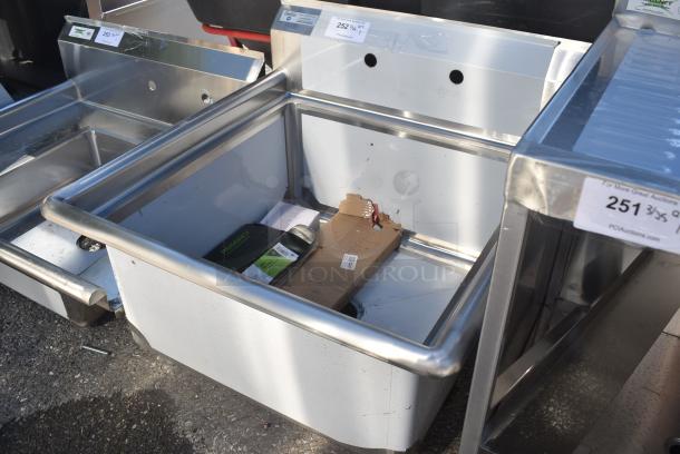 BRAND NEW SCRATCH AND DENT! Steelton 522CS12424 29 1/2" 18-Gauge Stainless Steel One Compartment Commercial Sink without Drainboard - 24" x 24" x 12" Bowl - Image 3 of 8