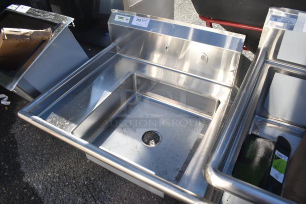 BRAND NEW SCRATCH AND DENT! Regency 600DDT36L 16 Gauge 3' Soiled / Dirty Dish Table - Left Drainboard. No Legs. - Image 3 of 6