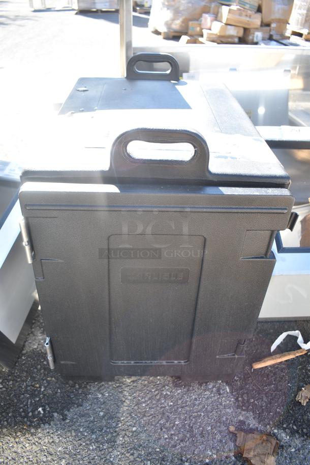 BRAND NEW SCRATCH AND DENT! Carlisle Black Poly Insulated Food Catering Case. - Image 1 of 5