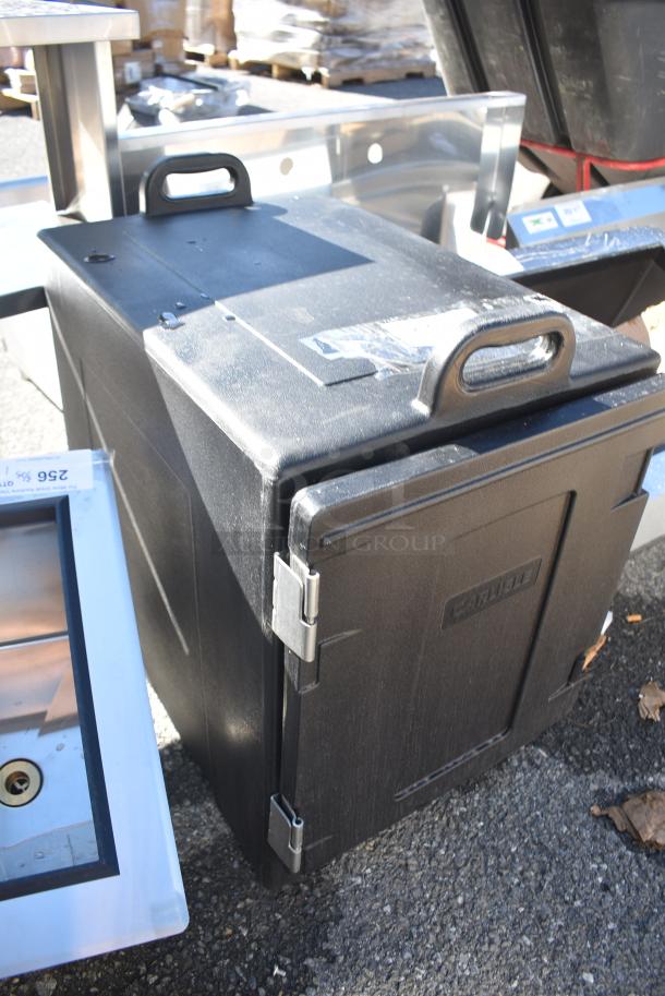 BRAND NEW SCRATCH AND DENT! Carlisle Black Poly Insulated Food Catering Case. - Image 2 of 5