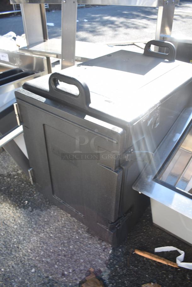 BRAND NEW SCRATCH AND DENT! Carlisle Black Poly Insulated Food Catering Case. - Image 3 of 5