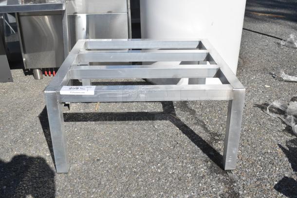 BRAND NEW SCRATCH AND DENT! Regency 600DUN242412 24" x 24" x 12" Aluminum Dunnage Rack - 1,500 lb. Capacity - Image 1 of 4