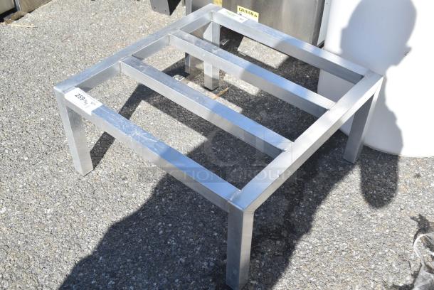 BRAND NEW SCRATCH AND DENT! Regency 600DUN242412 24" x 24" x 12" Aluminum Dunnage Rack - 1,500 lb. Capacity - Image 3 of 4