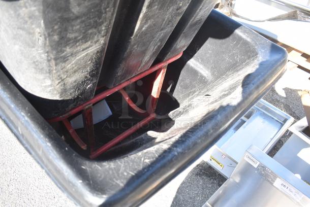 2 BRAND NEW SCRATCH AND DENT! Lavex Black Poly 2,100 Pound Capacity Tilt Truck. 2 Times Your Bid! - Image 4 of 7