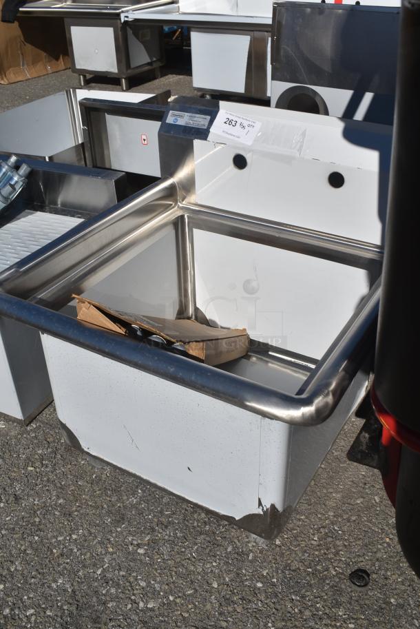 BRAND NEW SCRATCH AND DENT! Steelton 522CS11818N 23 1/2" 18-Gauge Stainless Steel One Compartment Commercial Sink without Drainboard - 18" x 18" x 12" Bowl - Image 3 of 7