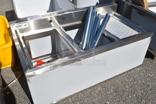 BRAND NEW SCRATCH AND DENT! Regency 600B2101413R 2 Bowl Underbar Sink with One Drainboard - 36" x 18 3/4" - Right Drainboard - Image 2 of 7