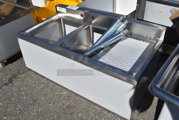 BRAND NEW SCRATCH AND DENT! Regency 600B2101413R 2 Bowl Underbar Sink with One Drainboard - 36" x 18 3/4" - Right Drainboard - Image 3 of 7
