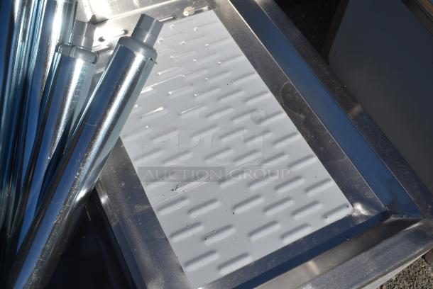 BRAND NEW SCRATCH AND DENT! Regency 600B2101413R 2 Bowl Underbar Sink with One Drainboard - 36" x 18 3/4" - Right Drainboard - Image 5 of 7