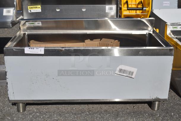 BRAND NEW SCRATCH AND DENT! Regency 600IB1836CP 18" x 36" Underbar Ice Bin with 7 Circuit Post-Mix Cold Plate and Bottle Holders - 79 lb. - Image 1 of 7
