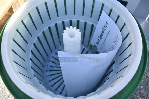 BRAND NEW SCRATCH AND DENT! Garde Green Poly Lettuce Spinner Salad Spinner - Image 3 of 4