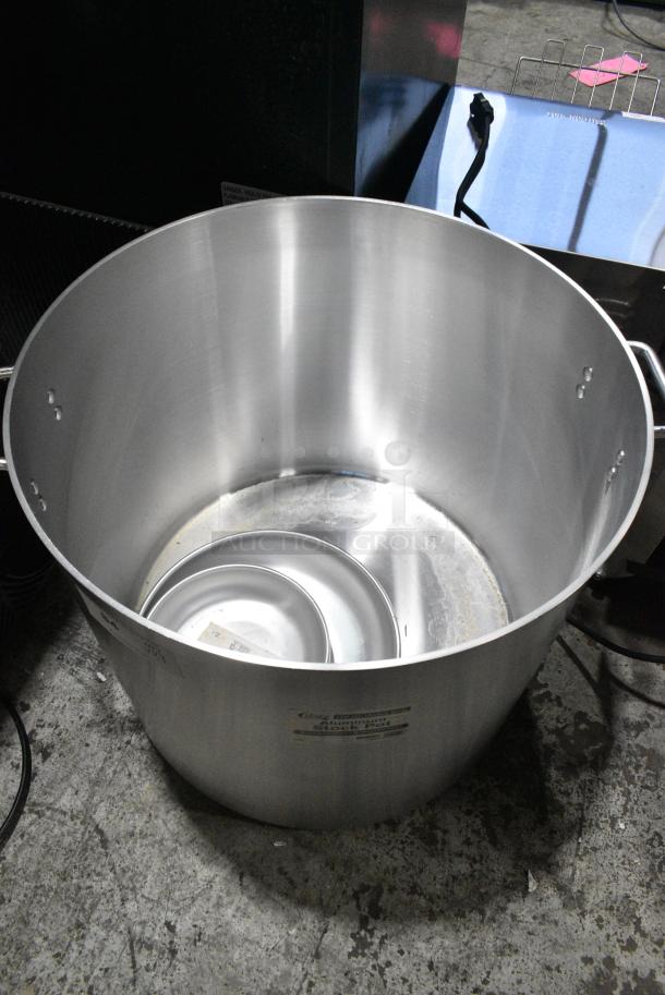 3 BRAND NEW SCRATCH AND DENT! Items Including 471SP120QTHD Choice 120 Qt. Heavy Weight Aluminum Stock Pot, 176SFD10TRY Choice 10" x 2" Aluminum Tray, 48 oz, 176SFD14TRY Choice 13 3/4" x 2" Aluminum Tray, 96 oz.. 3 Times Your Bid! - Image 3 of 9