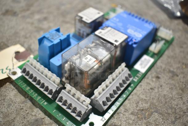 14 BRAND NEW SCRATCH AND DENT! Items Including Siemens 45EG20AF Contactors & Starters & Contactor Supplies, 00-853340 Solenoid Valve, 320720, Alto Shaam Ballast, Omron G3KA-240B Relay, 00-843944 Solenoid Cooling, Auxillary Switch. 14 Times Your Bid! - Image 4 of 36