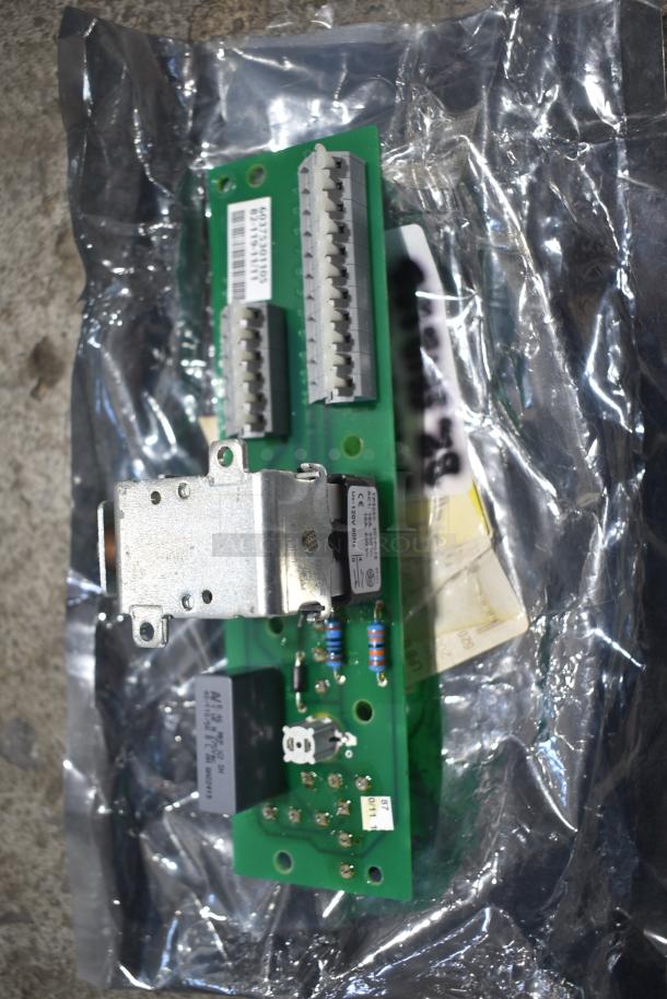 14 BRAND NEW SCRATCH AND DENT! Items Including Siemens 45EG20AF Contactors & Starters & Contactor Supplies, 00-853340 Solenoid Valve, 320720, Alto Shaam Ballast, Omron G3KA-240B Relay, 00-843944 Solenoid Cooling, Auxillary Switch. 14 Times Your Bid! - Image 8 of 36