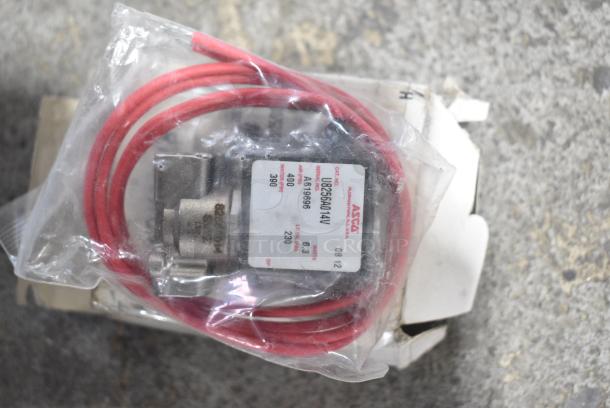 14 BRAND NEW SCRATCH AND DENT! Items Including Siemens 45EG20AF Contactors & Starters & Contactor Supplies, 00-853340 Solenoid Valve, 320720, Alto Shaam Ballast, Omron G3KA-240B Relay, 00-843944 Solenoid Cooling, Auxillary Switch. 14 Times Your Bid! - Image 26 of 36