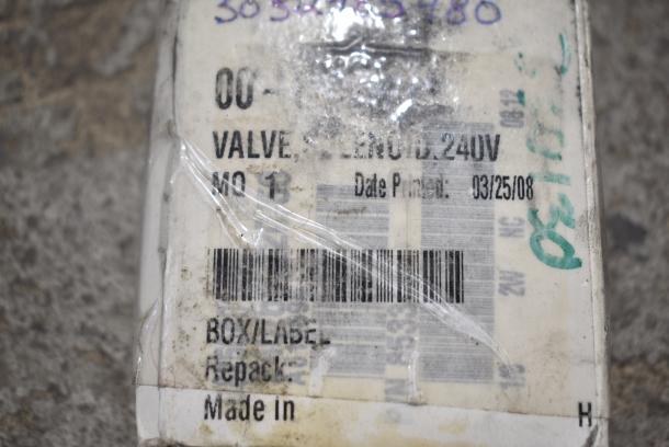 14 BRAND NEW SCRATCH AND DENT! Items Including Siemens 45EG20AF Contactors & Starters & Contactor Supplies, 00-853340 Solenoid Valve, 320720, Alto Shaam Ballast, Omron G3KA-240B Relay, 00-843944 Solenoid Cooling, Auxillary Switch. 14 Times Your Bid! - Image 27 of 36