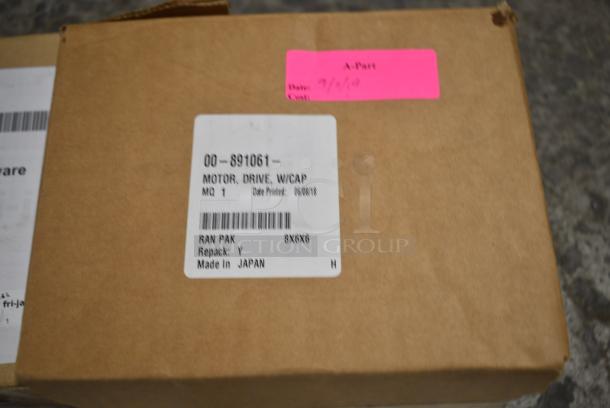 14 BRAND NEW SCRATCH AND DENT! Items Including Hobart S1-1P1214-00006 Board, 01-100V10-00334 Transformer, 9293044S Controller, 00-891061 Motor, Hobart G1-1M7008-00004 Weld Lid Sump, HEN140C95 Kit, Hardt 3949 Degreaser Hose Kit, 00-973402 Hobart Latch Kit. 14 Times Your Bid! - Image 5 of 16