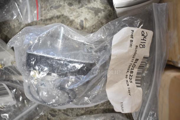 14 BRAND NEW SCRATCH AND DENT! Items Including Hobart S1-1P1214-00006 Board, 01-100V10-00334 Transformer, 9293044S Controller, 00-891061 Motor, Hobart G1-1M7008-00004 Weld Lid Sump, HEN140C95 Kit, Hardt 3949 Degreaser Hose Kit, 00-973402 Hobart Latch Kit. 14 Times Your Bid! - Image 7 of 16