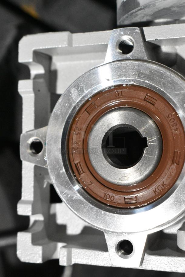 BRAND NEW SCRATCH AND DENT! Groschopp PM8014-RA3080T Motor / Gearbox - Image 8 of 9