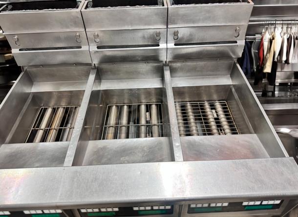 Superior Condition Pitco SG14 Gas Fryer Set – Tested & Working! - Image 6 of 11