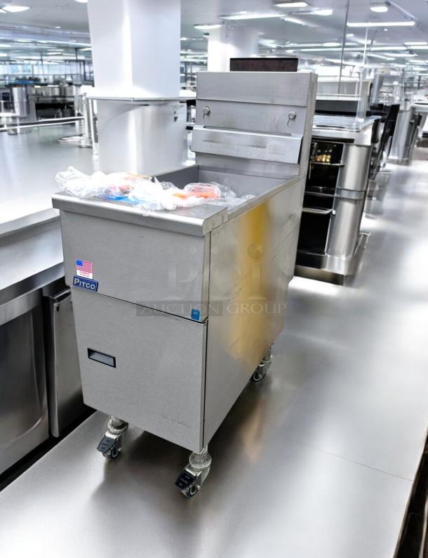 Pristine Condition Pitco VF35-S Gas Fryer - Image 9 of 12